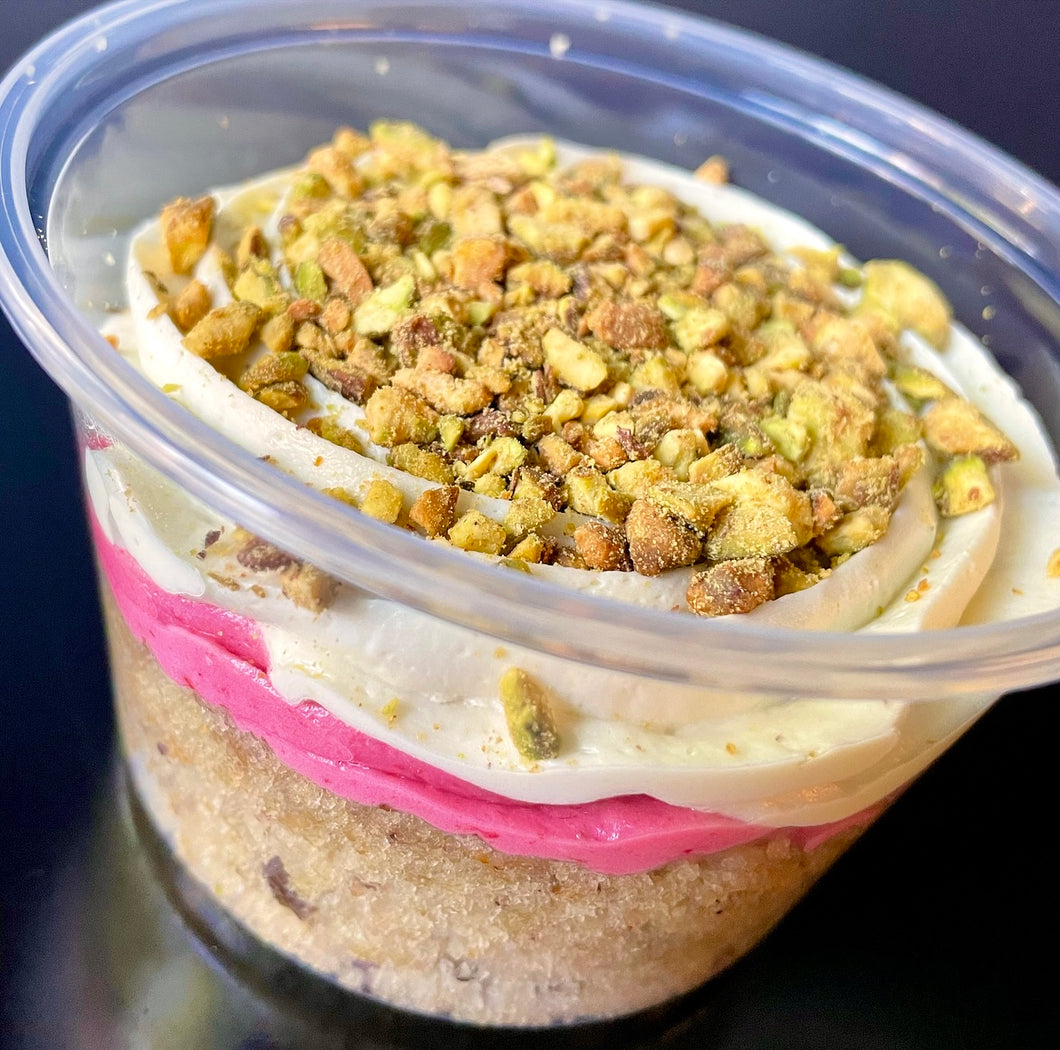 Raspberry Pistachio Cup-Cake